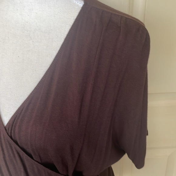 Made By Johnny Brown Wrap V-Neck Top Ruched Sides Dolman Sleeves Size Medium - Picture 6 of 11